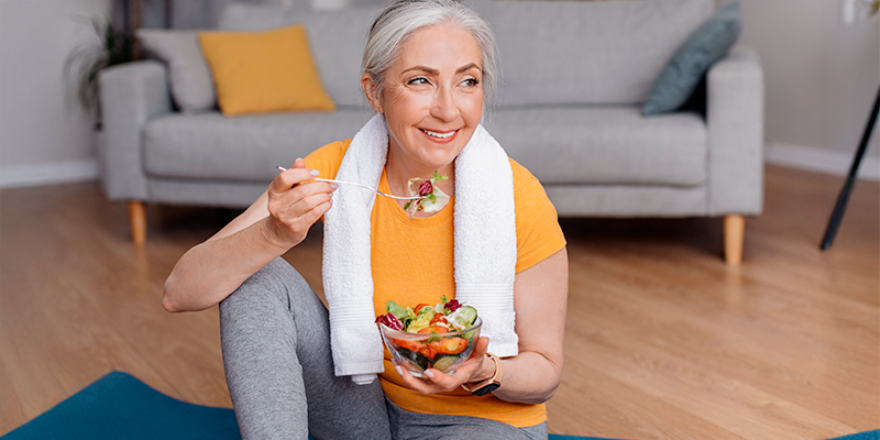 Una alimentación saludable es esencial en el manejo de los síntomas de la menopausi