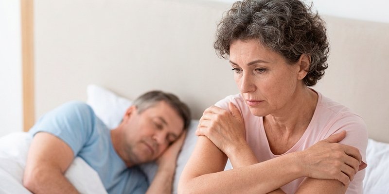 La menopausia cambia el cuerpo, pero no tiene por qué apagar el deseo: la conexión íntima también puede renovarse.